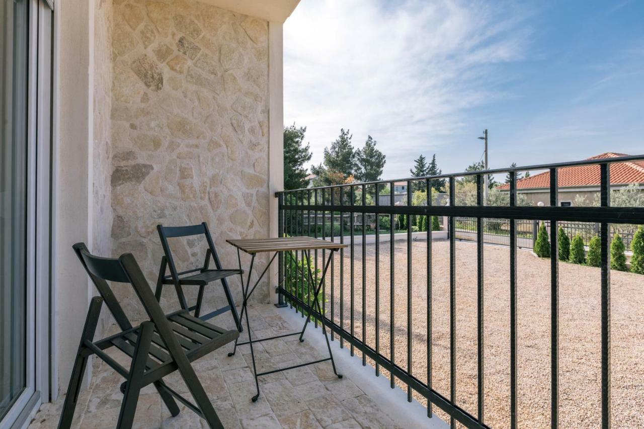 Appartement Hedon-Stone à Starigrad Paklenica Extérieur photo