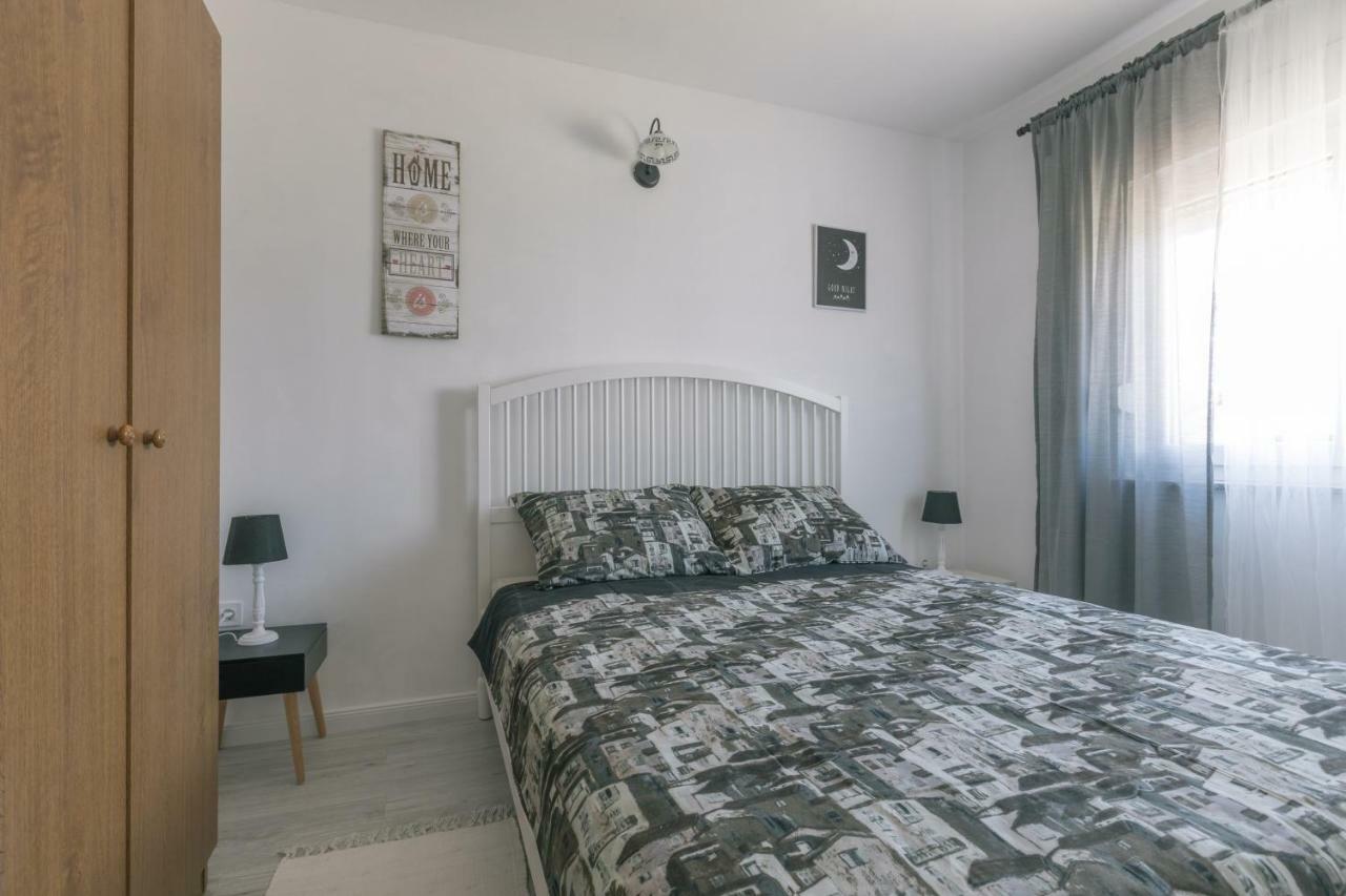 Appartement Hedon-Stone à Starigrad Paklenica Extérieur photo