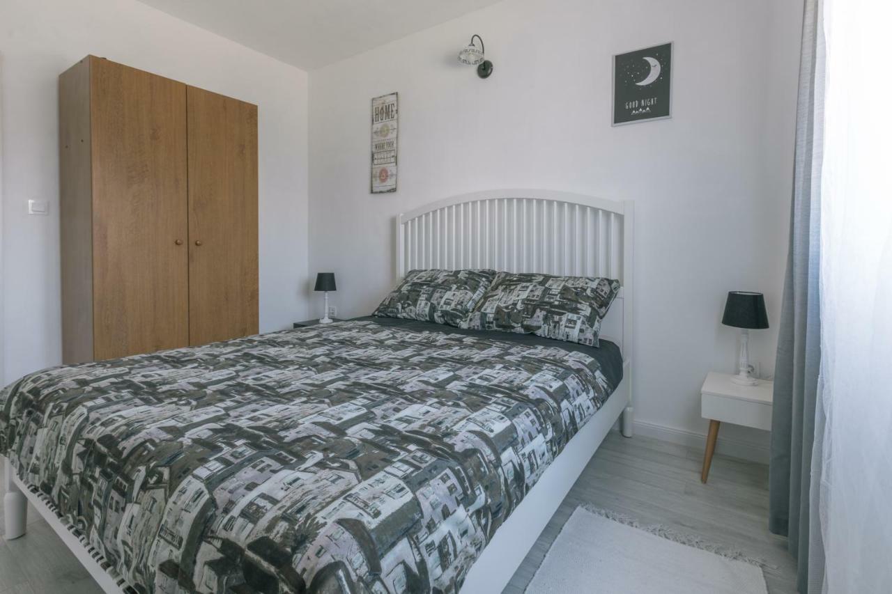 Appartement Hedon-Stone à Starigrad Paklenica Extérieur photo