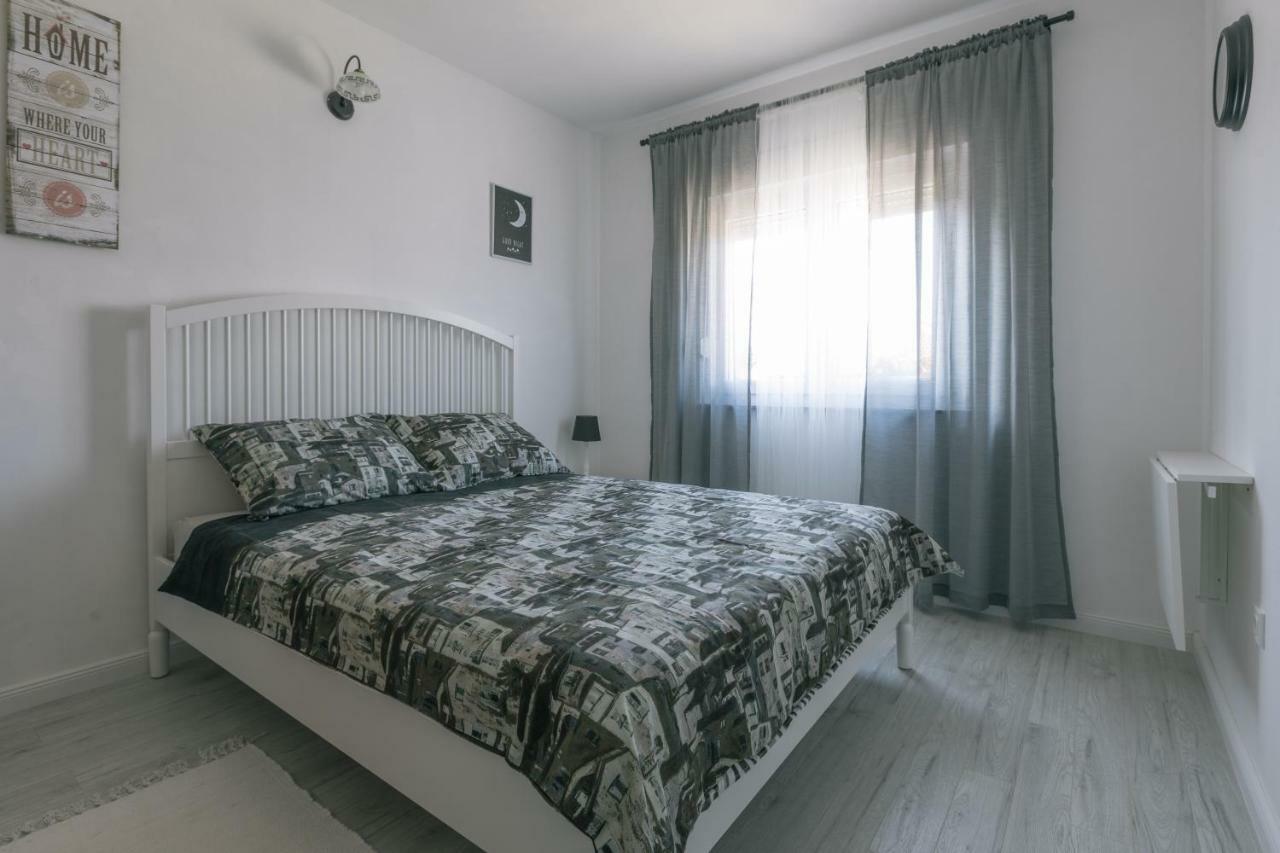 Appartement Hedon-Stone à Starigrad Paklenica Extérieur photo
