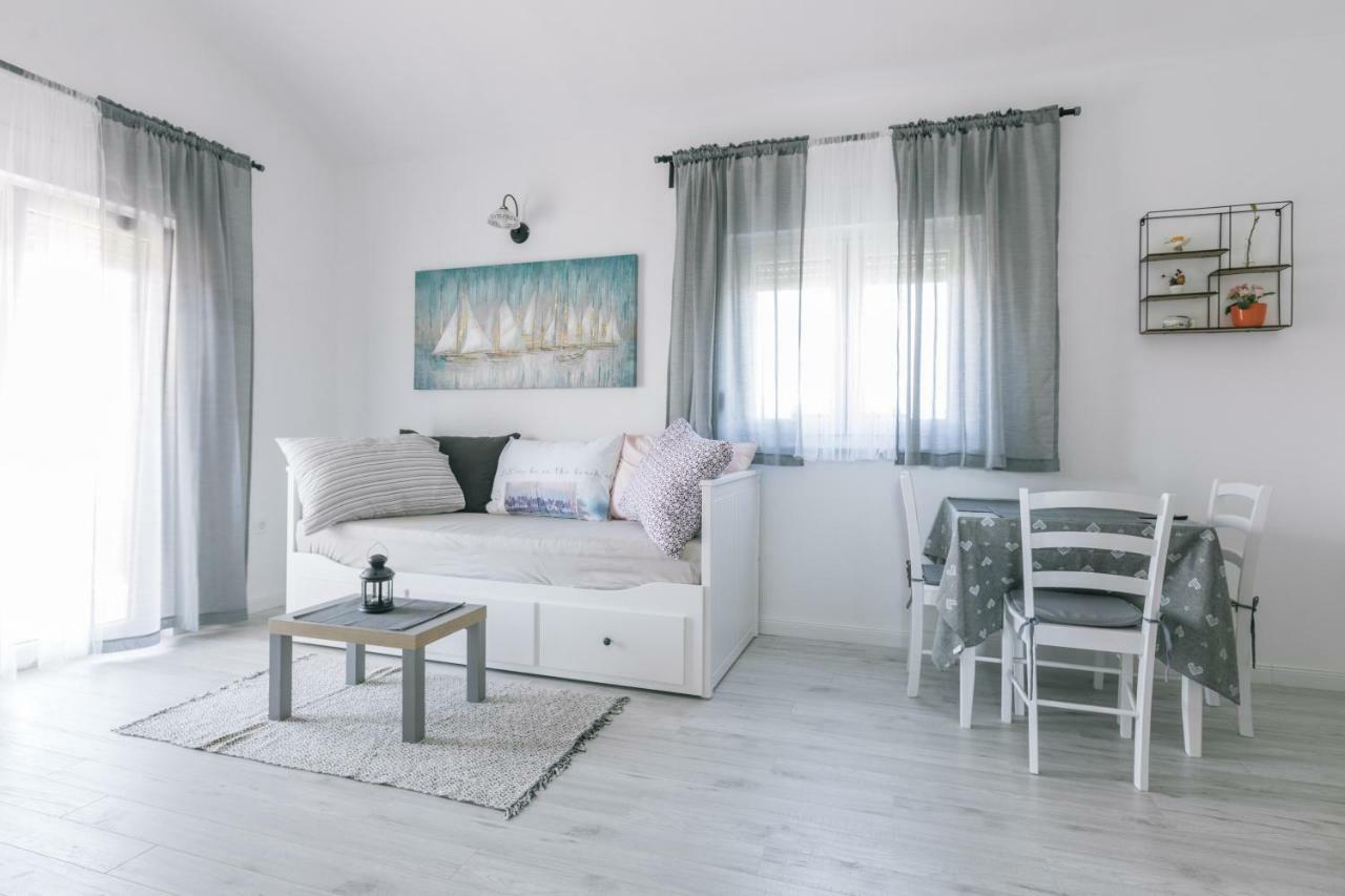 Appartement Hedon-Stone à Starigrad Paklenica Extérieur photo