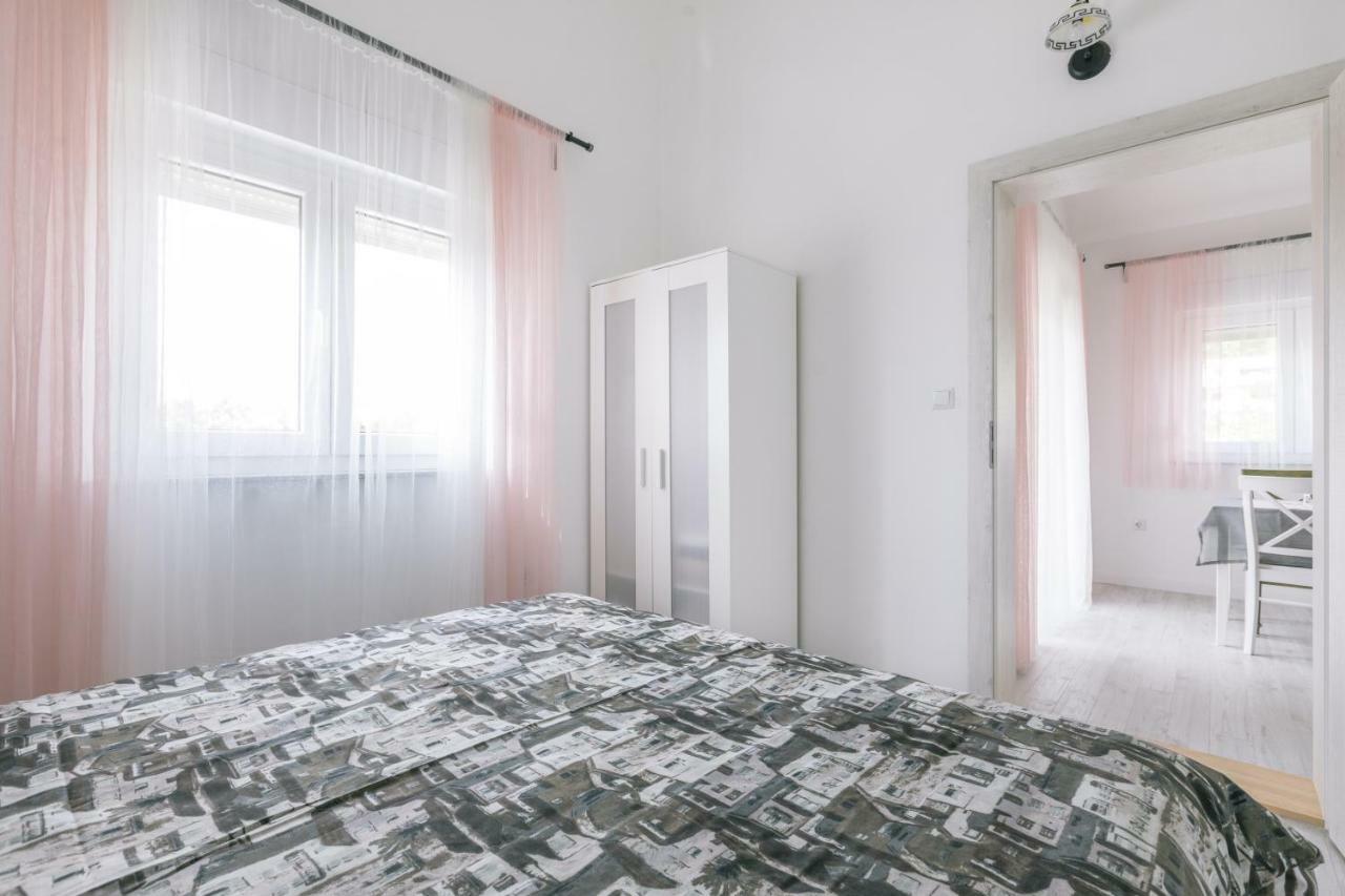 Appartement Hedon-Stone à Starigrad Paklenica Extérieur photo