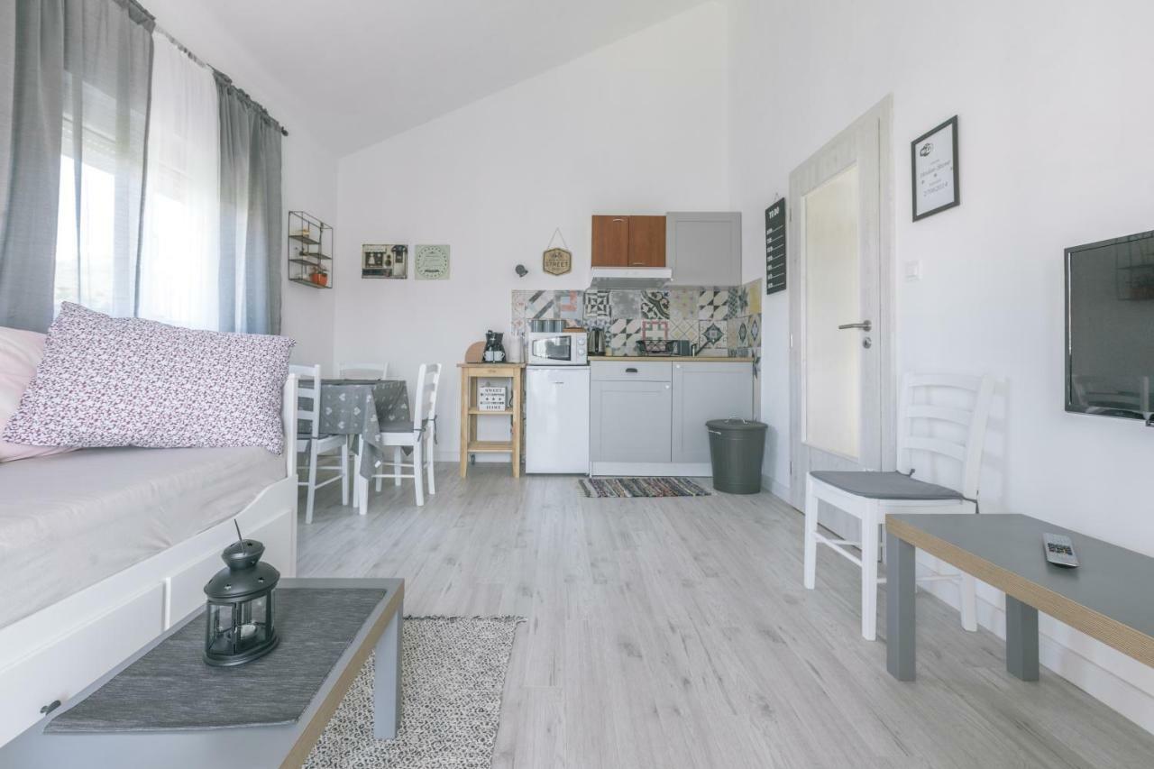 Appartement Hedon-Stone à Starigrad Paklenica Extérieur photo