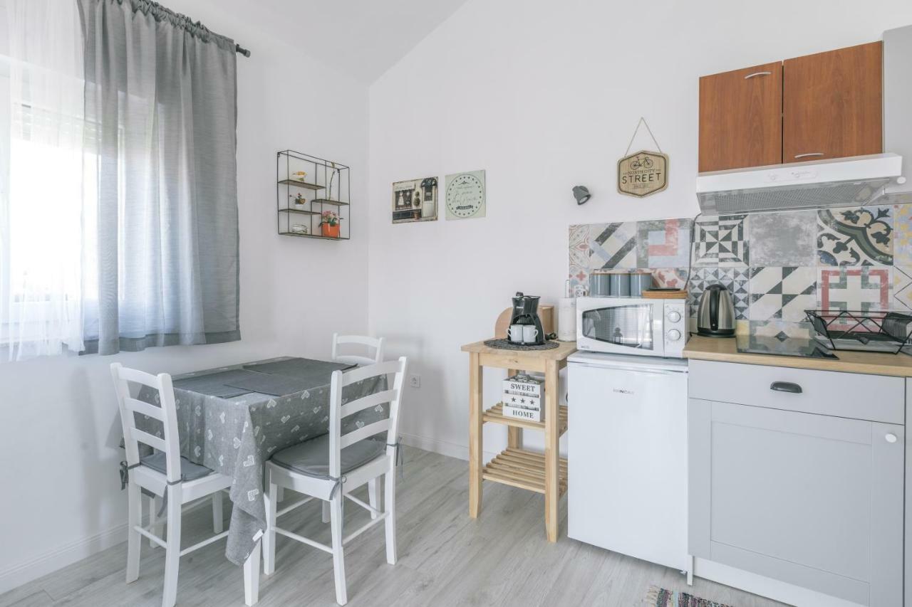 Appartement Hedon-Stone à Starigrad Paklenica Extérieur photo